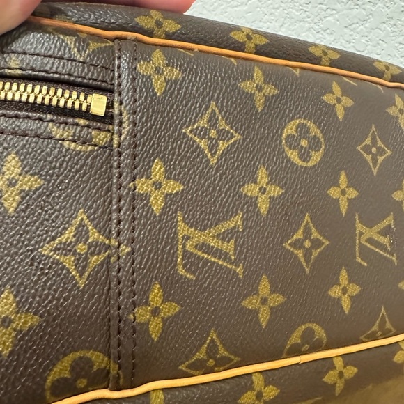 Louis Vuitton Excursion Bag - Picture 9 of 17